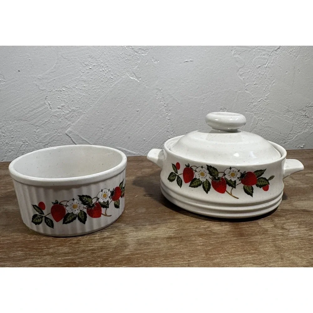 Sheffield Strawberries n Cream Stoneware / 1 Mini Casserole w/lid & 1 Ramekin
